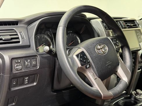 Used 2020 Toyota 4Runner Limited AWD/4WD image 17