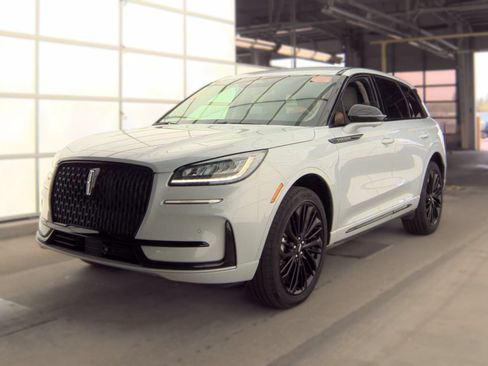Used 2025 Lincoln Corsair AWD w/ Equipment Group 101A image 4