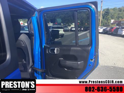 Used 2025 Jeep Wrangler Unlimited Rubicon AWD/4WD image 26
