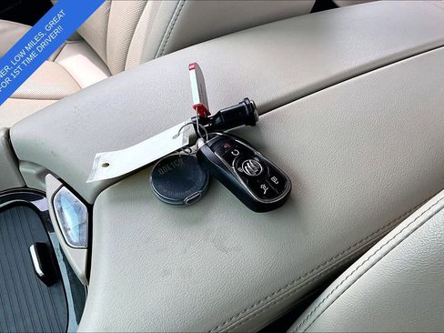 Used 2020 Buick Envision Essence FWD image 13
