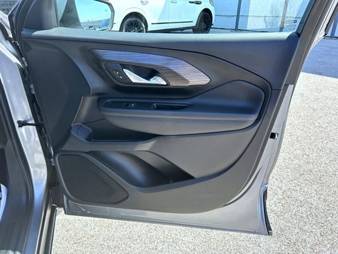 Certified 2023 GMC Terrain SLE w/ Driver Convenience Package image 15