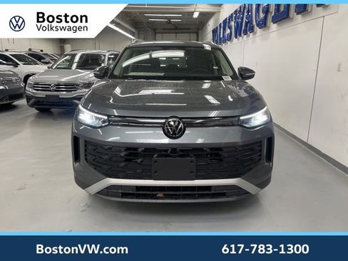 New 2025 Volkswagen Tiguan SE image 6