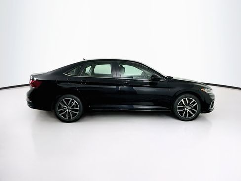 Used 2025 Volkswagen Jetta SE FWD image 10