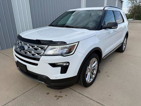 Used 2019 Ford Explorer XLT w/ Equipment Group 202A AWD/4WD image 3