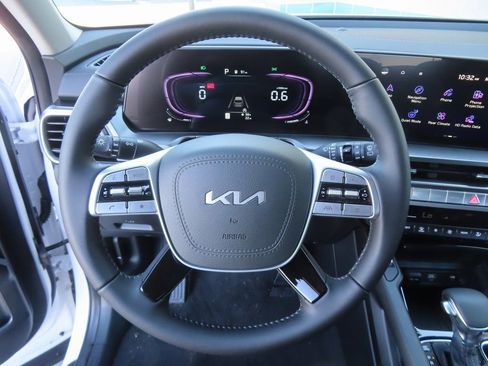 Used 2025 Kia Telluride S image 4