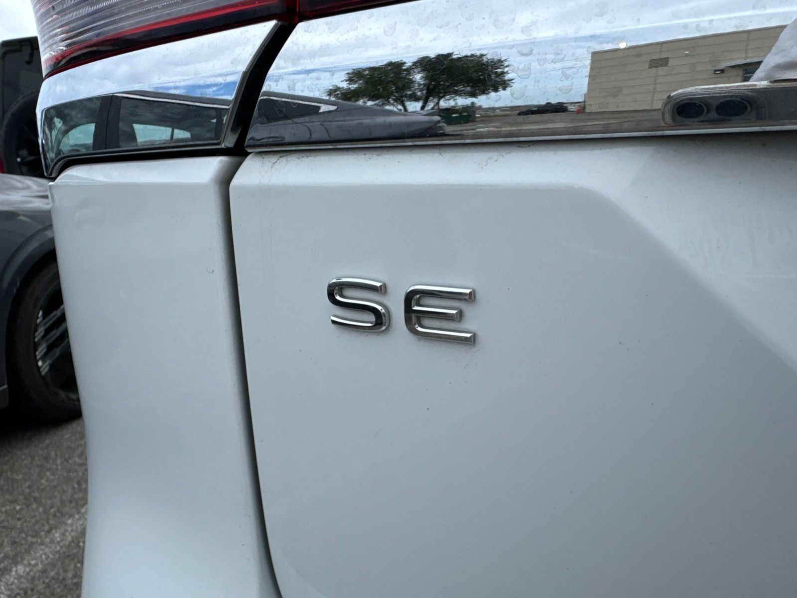 Used 2025 Volkswagen Atlas SE AWD/4WD image 9