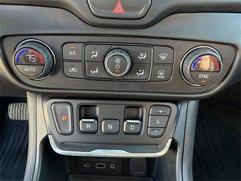 Used 2020 GMC Terrain SLT w/ Preferred Package image 27