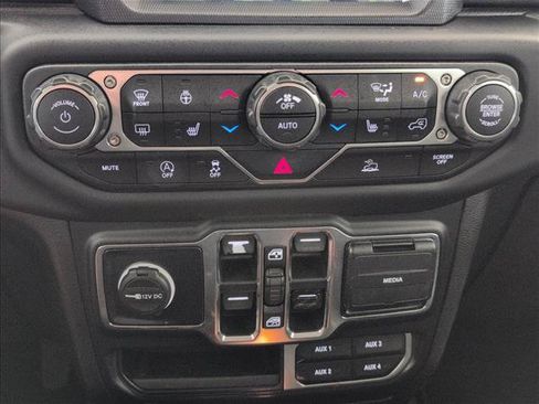 Used 2020 Jeep Gladiator Overland AWD/4WD image 22
