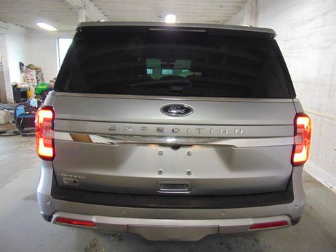 Used 2023 Ford Expedition Limited image 5