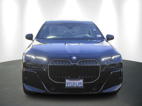 Used 2025 BMW 750e xDrive w/ Premium Package AWD/4WD image 2