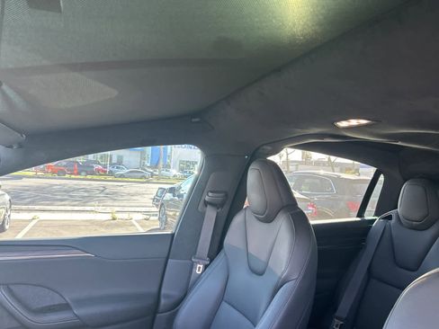 Used 2022 Tesla Model X image 16