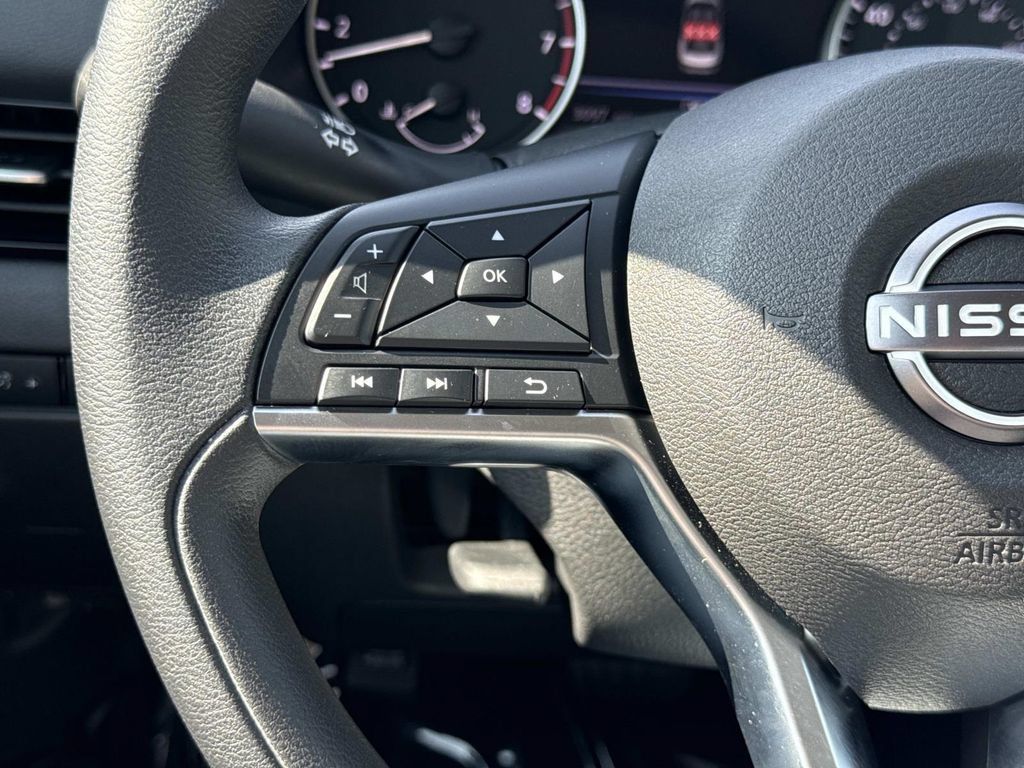 Used 2025 Nissan Sentra SV FWD image 10