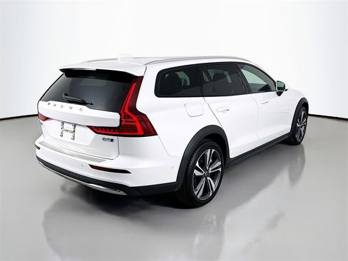 Used 2024 Volvo V60 B5 Cross Country Plus w/ Protection Package Premier image 9