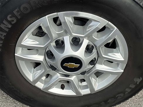 Used 2024 Chevrolet Silverado 2500 LT image 11