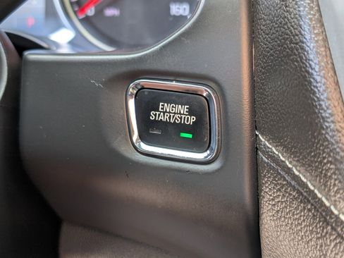 Used 2023 GMC Acadia SLE w/ Driver Convenience Package image 30