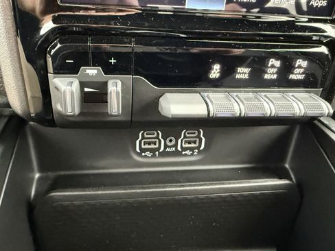 Used 2023 RAM 1500 Laramie AWD/4WD image 30