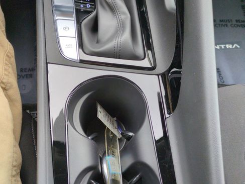 New 2026 Hyundai Elantra Hybrid FWD image 28