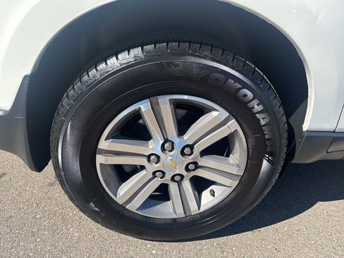 Used 2015 Chevrolet Traverse LT image 9