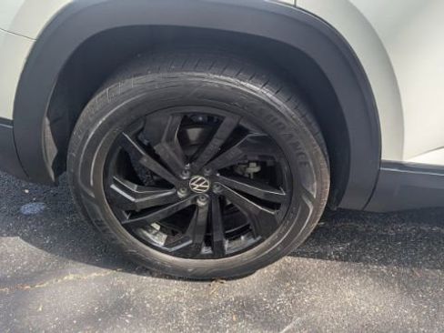 Used 2023 Volkswagen Atlas SE w/ Panoramic Sunroof Package image 12