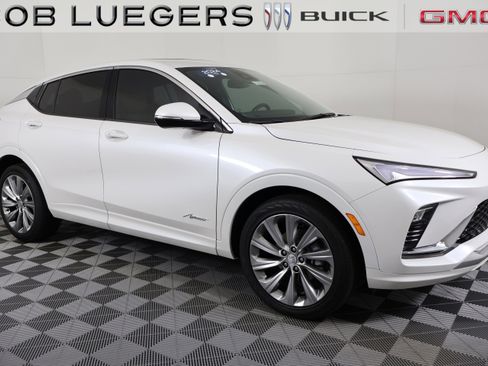 Certified 2024 Buick Envista Avenir FWD image 2