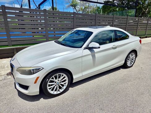 Used 2015 BMW 228i Coupe w/ Premium Package RWD image 3