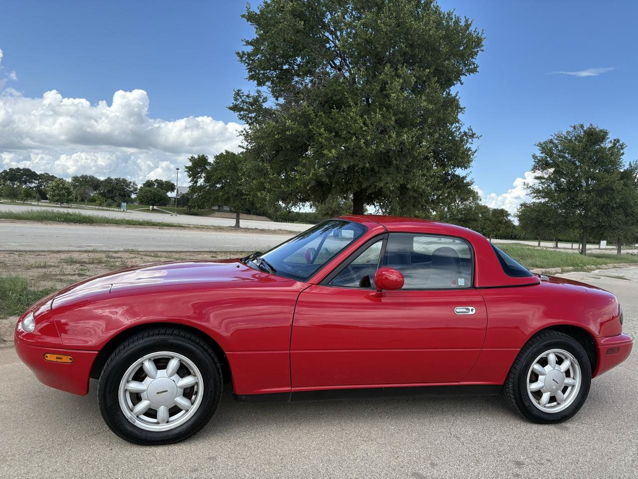 Used 1991 MAZDA MX-5 Miata RWD image 3