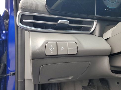 Used 2025 Hyundai Elantra SEL image 20