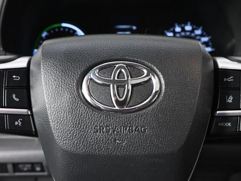 Used 2021 Toyota Sienna XLE w/ XLE Plus Package AWD/4WD image 34