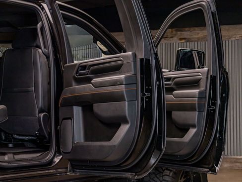 Used 2025 GMC Sierra 2500 AT4 w/ AT4 Premium Plus Package image 28