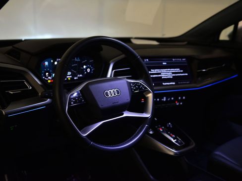 Used 2023 Audi Q4 e-tron Premium Plus w/ Premium Plus image 3