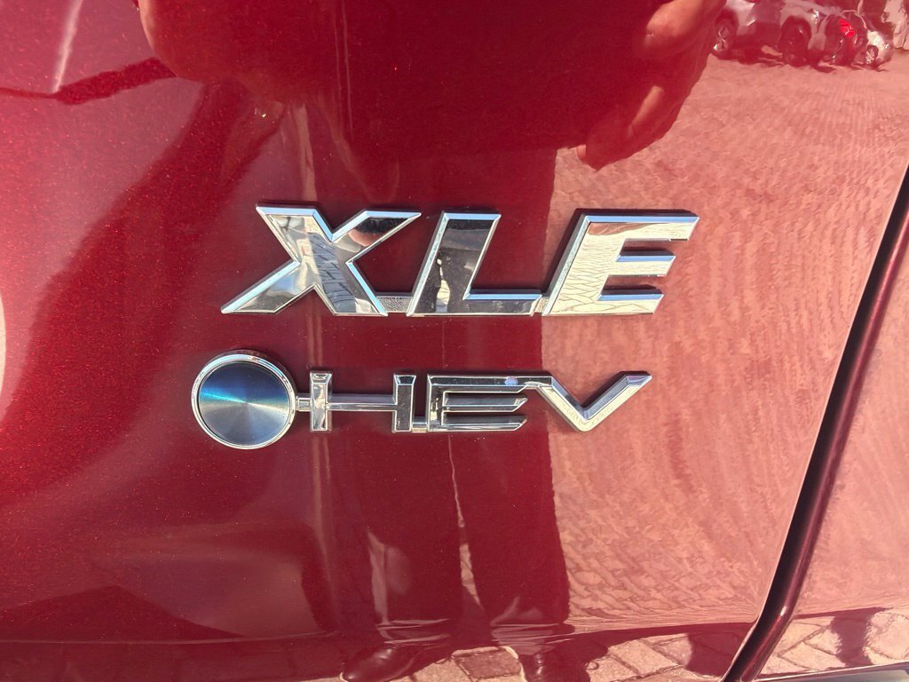 Used 2025 Toyota RAV4 XLE AWD/4WD image 3