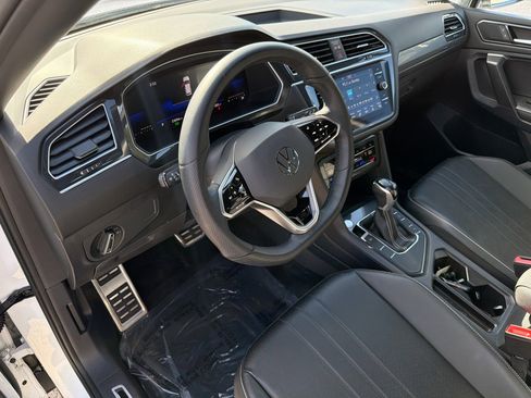Used 2023 Volkswagen Tiguan SE R-Line image 25