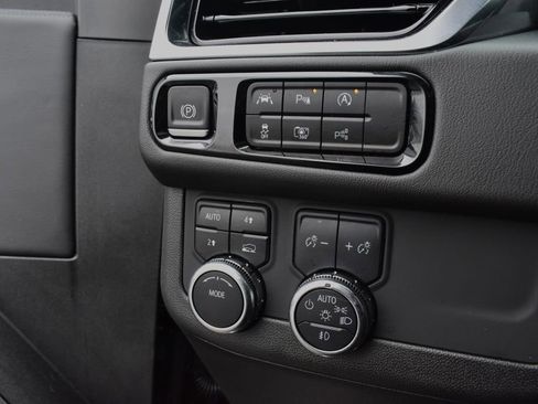 Used 2025 GMC Yukon Denali w/ Sun & Power Step Package image 15