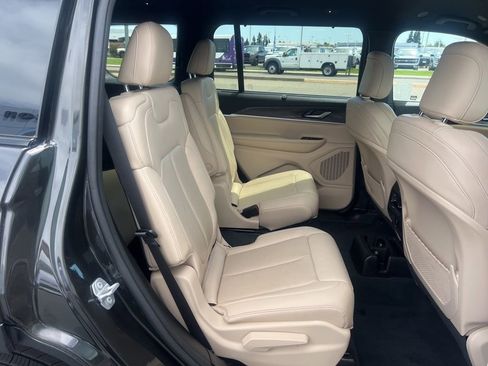 Used 2023 Jeep Grand Cherokee L Limited w/ Luxury Tech Group II AWD/4WD image 48