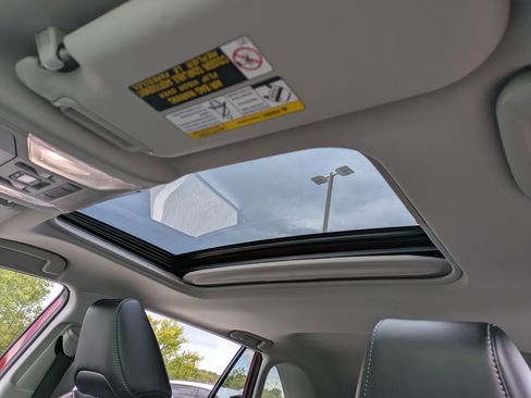 Used 2022 Toyota RAV4 XLE Premium image 17