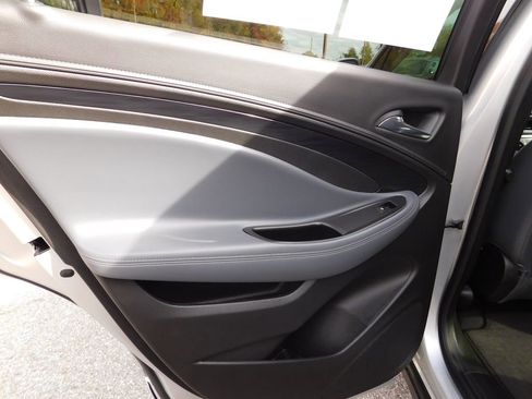 Used 2019 Buick Envision Premium w/ Driver Confidence Package image 11