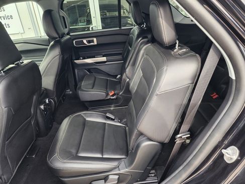 Used 2023 Ford Explorer XLT w/ Equipment Group 202A image 12
