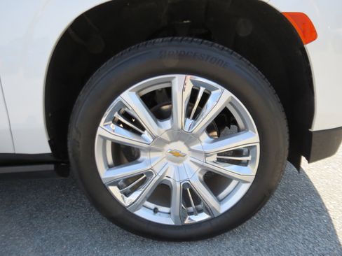 Used 2024 Chevrolet Tahoe High Country w/ Premium Package AWD/4WD image 10