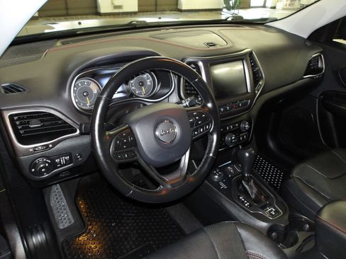 Used 2020 Jeep Cherokee Trailhawk AWD/4WD image 9