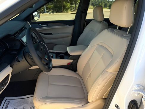 Used 2026 Jeep Grand Cherokee Limited RWD image 10