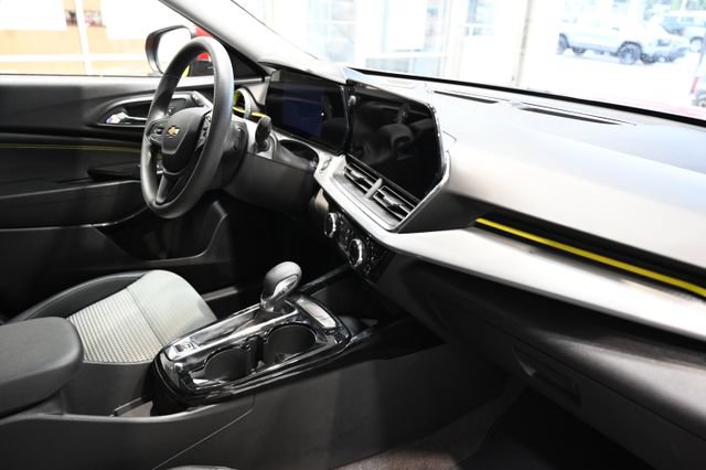 Used 2026 Chevrolet Trax LT FWD image 13