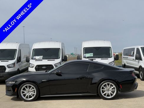Used 2024 Ford Mustang GT Premium image 3