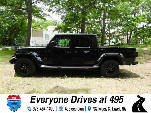 Used 2022 Jeep Gladiator Sport AWD/4WD image 2