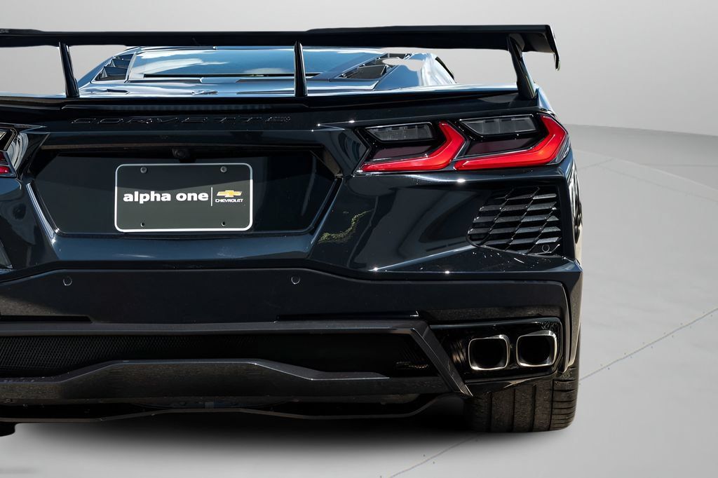 Used 2020 Chevrolet Corvette Stingray Coupe w/ Z51 Performance Package RWD image 11