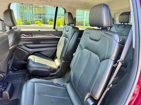 Used 2023 Jeep Grand Cherokee L Limited w/ Luxury Tech Group II AWD/4WD image 11