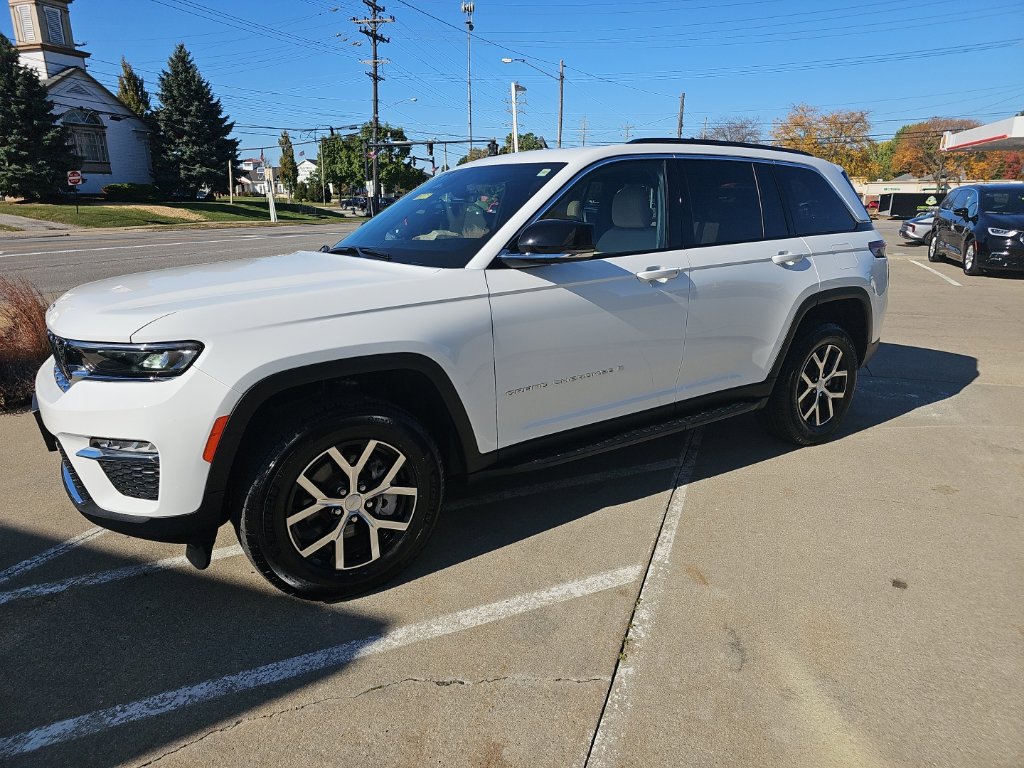 Certified 2025 Jeep Grand Cherokee Limited AWD/4WD image 8