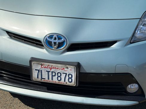 Used 2015 Toyota Prius Five FWD image 15