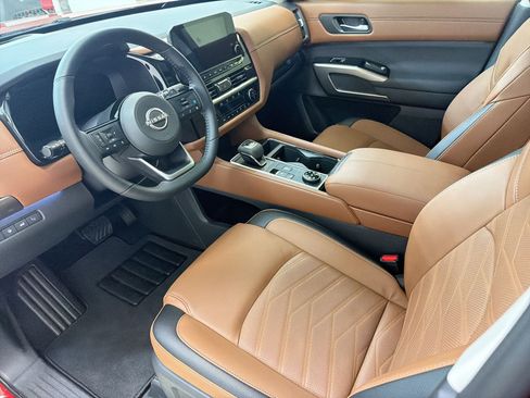 Used 2025 Nissan Pathfinder Platinum w/ Black Appearance Package AWD/4WD image 26