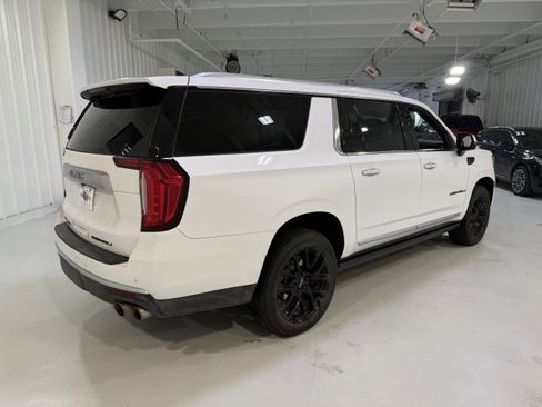 Used 2023 GMC Yukon XL Denali AWD/4WD image 5