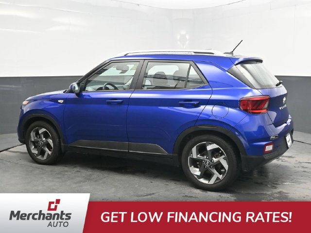 Used 2023 Hyundai Venue SEL FWD image 4